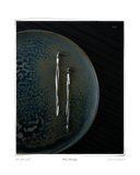 Verse Earrings, White Gold, pair displayed on a dark ceramic plate, elongated solid 18k white gold drop earrings. Tarnish-resistant and made for everyday wear — Maya & Mason handcrafted fine jewellery.